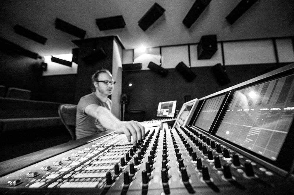 Studio 5 | Dolby Atmos Studio Wien Blautöne Kinoregie | Tonmischung | Dolby Atmos Dubstage Audio Postproduktion