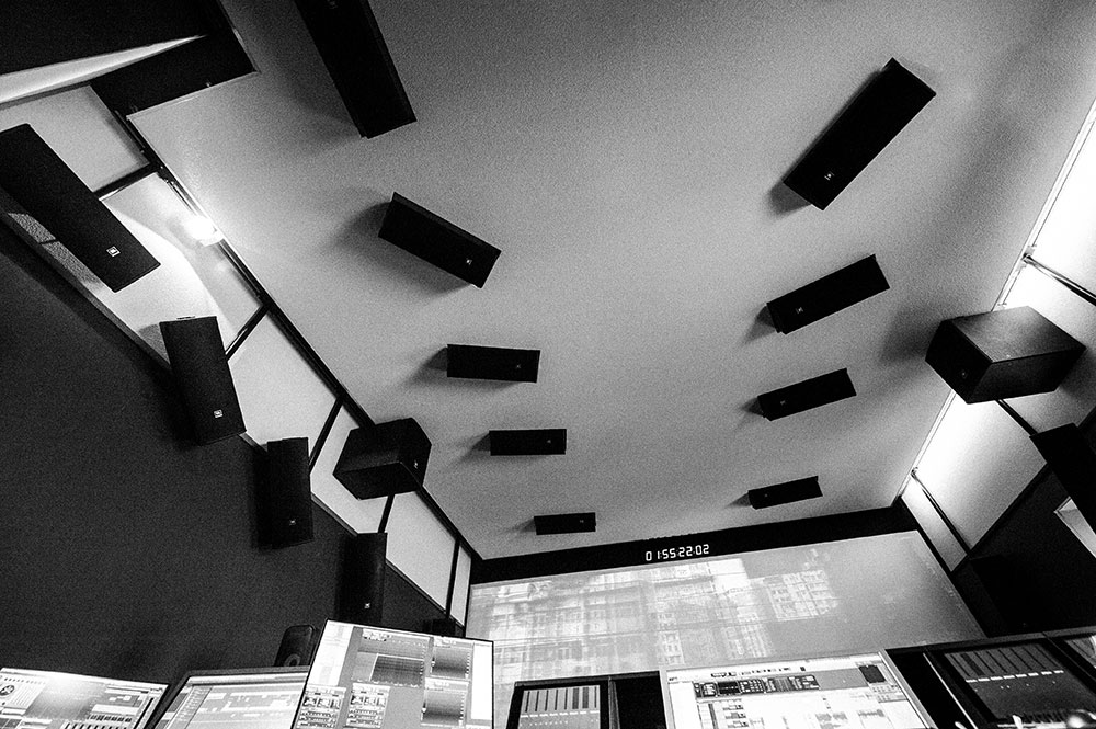 Studio 5 | Dolby Atmos Studio Wien Blautöne Kinoregie | Tonmischung | Dolby Atmos Dubstage Audio Postproduktion