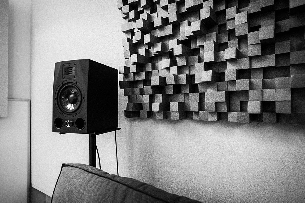 Studio 7 | Dolby 7.1 Editing & Mixing Suite Blautöne - Audio Postproduktion Sound Design | Sound Editing Tonstudio Wien